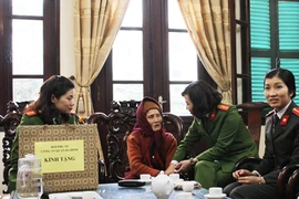 Hội phụ nữ CAQ Ba Đình: Tri ân Mẹ Việt Nam Anh hùng nhân ngày Quốc tế Phụ nữ 8-3