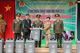 Thắp lửa tình nguyện- Vì nhân dân phục vụ