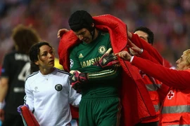 Chelsea lo lắng vì chấn thương của thủ môn Petr Cech