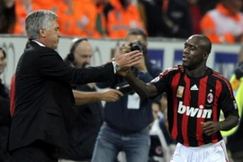 Seedorf hổ thẹn vì được so sánh với HLV Ancelotti