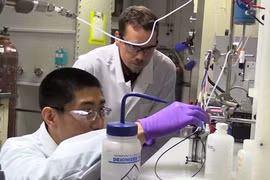 Phát hiện chất xúc tác biến khí thải thành nhiên liệu