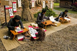 Người muôn năm cũ