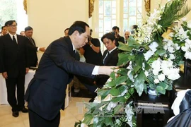 Chủ tịch nước Trần Đại Quang viếng Nhà vua Thái Lan Bhumibol Adulyadej