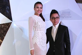 Công Trí trình làng bộ sưu tập "đinh"