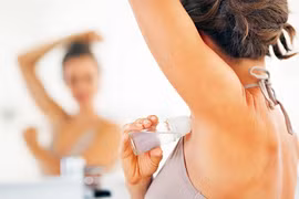 Sai lầm khi sử dụng lăn khử mùi