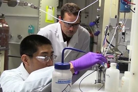 Phát hiện chất xúc tác biến khí thải thành nhiên liệu
