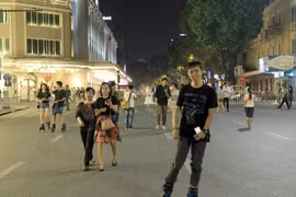 Cấp thẻ cho nhân viên bưu điện ra vào phố đi bộ hồ Hoàn Kiếm