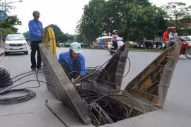 Hà Nội: Đại gia viễn thông chi 2.000 tỷ đồng xóa "rác trời"