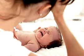 Mẹ khiến con chết ngạt vì không chịu nín khóc