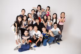 Đông Nhi - Ông Cao Thắng khoe ảnh cùng học trò "Giọng hát Việt nhí"