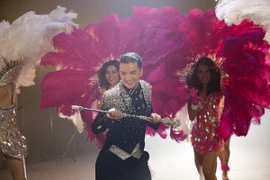 Đàm Vĩnh Hưng gây "choáng" với teaser giới thiệu liveshow đầy kim cương