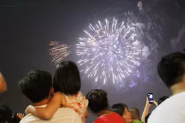Dư âm đêm pháo hoa Hà Nội đầy cảm xúc
