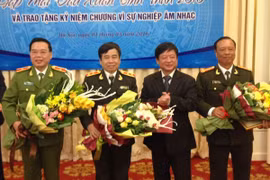 Trao Kỷ niệm chương "Vì sự nghiệp âm nhạc" cho 5 hội viên Chi hội Nhạc sĩ CAND