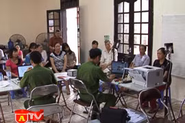 Cấp căn cước cho mẹ Việt Nam Anh hùng ở quận Bắc Từ Liêm