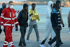 Đụng độ tôn giáo lúc di cư, người Hồi giáo ném 12 Kitô hữu xuống biển