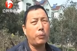 Thờ ơ không giúp người bị ôtô tông, hóa ra chính là... mẹ mình