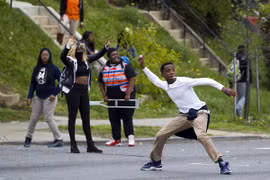 Baltimore (Mỹ) bạo động sau cái chết mới nhất của thanh niên da đen 