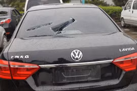 Trung Quốc: Đại biểu HĐND huyện 1 tháng 2 lần đập xe đánh người 