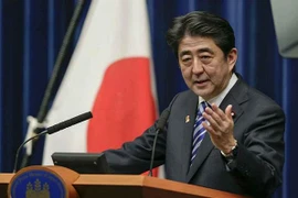 Thủ tướng Nhật Bản giải tán hạ viện, lùi thời hạn tăng thuế tiêu thụ