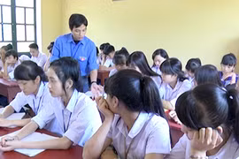 Thầy giáo trẻ viết lịch sử thế giới bằng thơ lục bát dài nhất Việt Nam