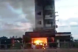 Hiện trường vụ cháy lớn tại khách sạn 5 tầng, nhiều người nhảy lầu thoát thân