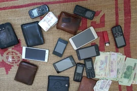 Bắt quả tang trưởng ga đường sắt cùng 7 nhân viên đánh bạc