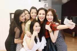 Ngắm vẻ đẹp rạng ngời của top 18 Hoa khôi Áo dài trước ngày chia tay
