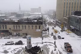 Thiếu nữ tử vong vì say rượu, mặc quần soóc ra ngoài trời lạnh