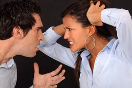 Khéo léo đối phó với bạn đời độc đoán