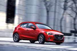Hatchback cỡ nhỏ Mazda2 2015 lộ thông số kĩ thuật chi tiết 