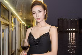 Hoa hậu Ngọc Diễm khoe dáng chuẩn với đầm đuôi cá