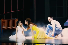 Jennifer Phạm rơi lệ khi thể hiện vai người vợ hiếm muộn