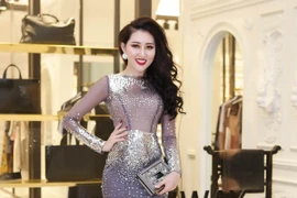 Hoa hậu Huỳnh Thúy Anh khoe nhan sắc "vạn người mê"