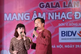 "Mang âm nhạc đến bệnh viện": Chiếc cầu nối yêu thương