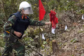 Phát hiện nhiều đạn cối khi thi công bờ kè