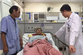 Hà Nội: Uống rượu ở phố Vọng, một bệnh nhân ngộ độc, tiên lượng tử vong