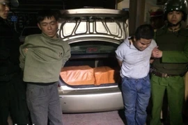 Chặn bắt “xế hộp” chở 200 bánh heroin trên cao tốc