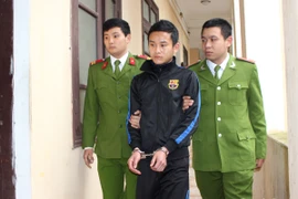 Bắt “nóng” tên cướp cầm búa đinh tấn công lái xe ôm