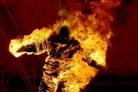 Mâu thuẫn gia đình, vợ tẩm xăng đốt chồng tử vong tại nhà