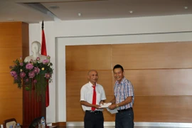 Lái xe taxi trả lại 50 triệu đồng cho hành khách bỏ quên 