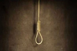 Bị mẹ mắng vì gọi điện thoại muộn, thiếu nữ treo cổ tự vẫn