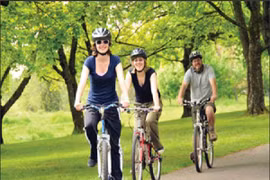 Đạp xe, đi bộ đi làm có thể giúp giảm cân