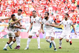 Iran vỡ òa giành chiến thắng lịch sử trước xứ Wales