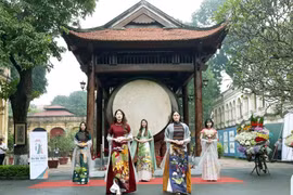 Lễ hội Áo dài Du lịch Hà Nội 2022: Tôn vinh truyền thống, xây dựng sản phẩm du lịch mới 