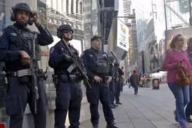 Mỹ triển khai cảnh sát vũ trang hạng nặng bảo đảm an ninh ngày bầu cử