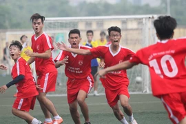 Màn ngược dòng ngoạn mục đưa "tân binh" THPT Thạch Bàn vào bán kết