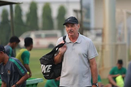 "Người cũ" Alfred Riedl ngợi khen thầy trò Hữu Thắng