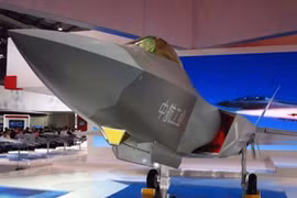 Trung Quốc trình làng phiên bản mới của máy bay thế hệ 5 J-31