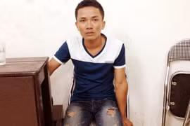 Nghi đưa nhầm tiền, khách vác dao chém nhân viên tẩm quất