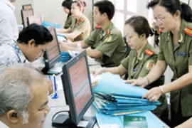 Về hướng dẫn thi hành Luật xuất cảnh, nhập cảnh và cư trú của người nước ngoài tại Việt Nam